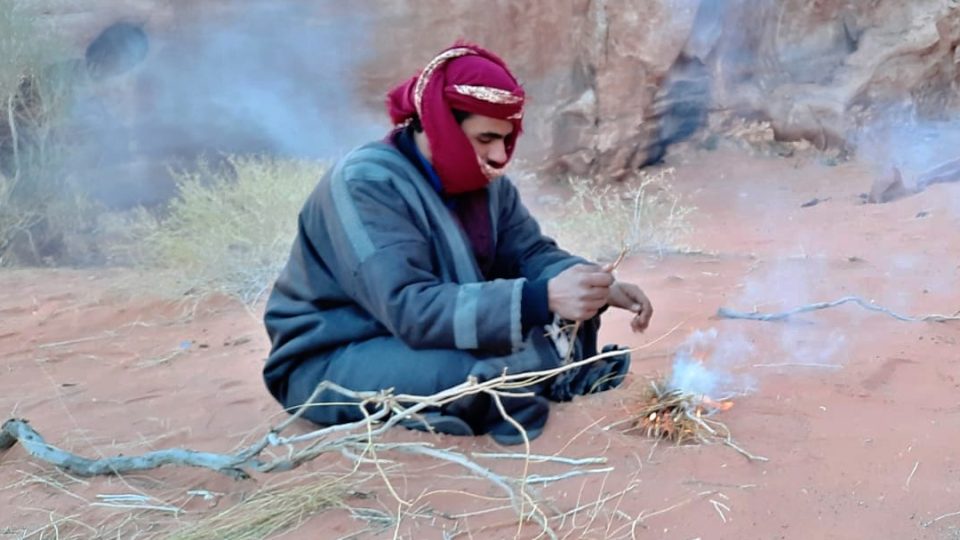 Beduíni připravili pro naši kolegyni piknik v poušti