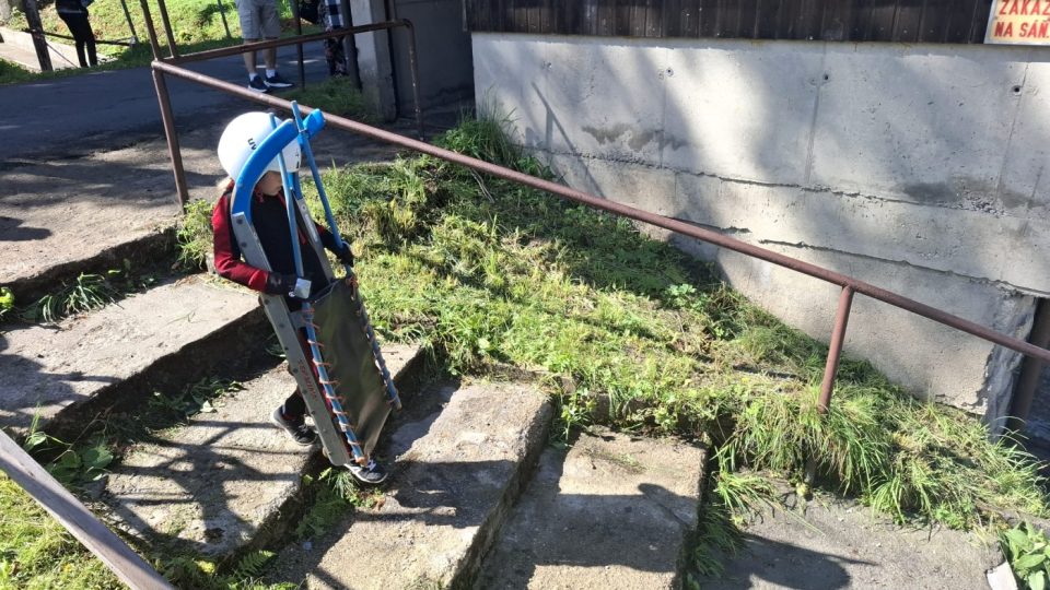 Jeden ze závodníků na kolečkových saních