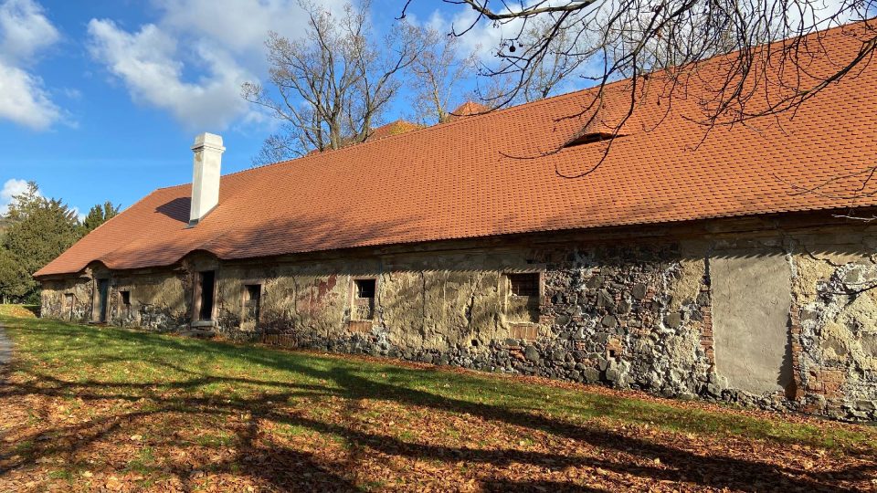 Lapidárium je v budově bývalé zámecké kovárny