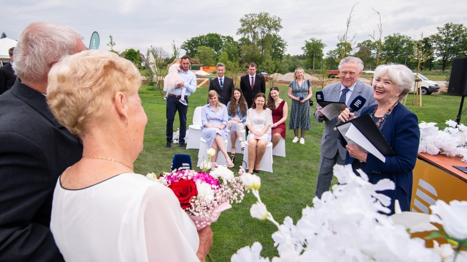 Průvodci pořadu Petr Kostka a Carmen Mayerová