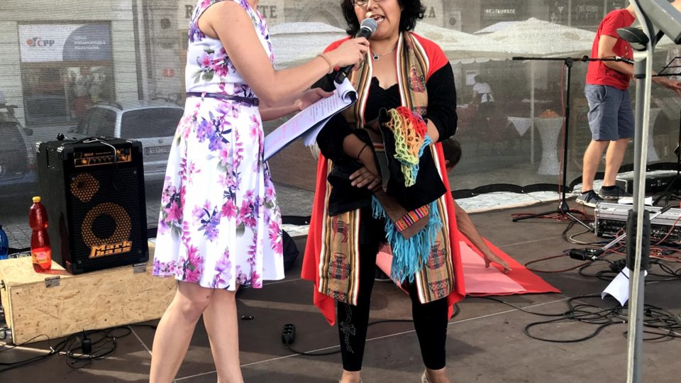 Bolivijskou módu na pódiu předvedla na lékařka Gabriela Onofre, moderovala Marie Matějíčková