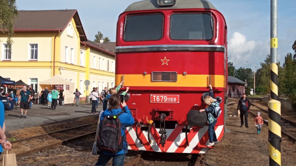 Dieslová lokomotiva Sergej ze slovenských Vrútek na nádraží v České Lípě