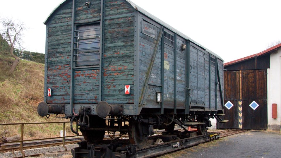 Spolek Frýdlantské okresní dráhy už má i vagóny
