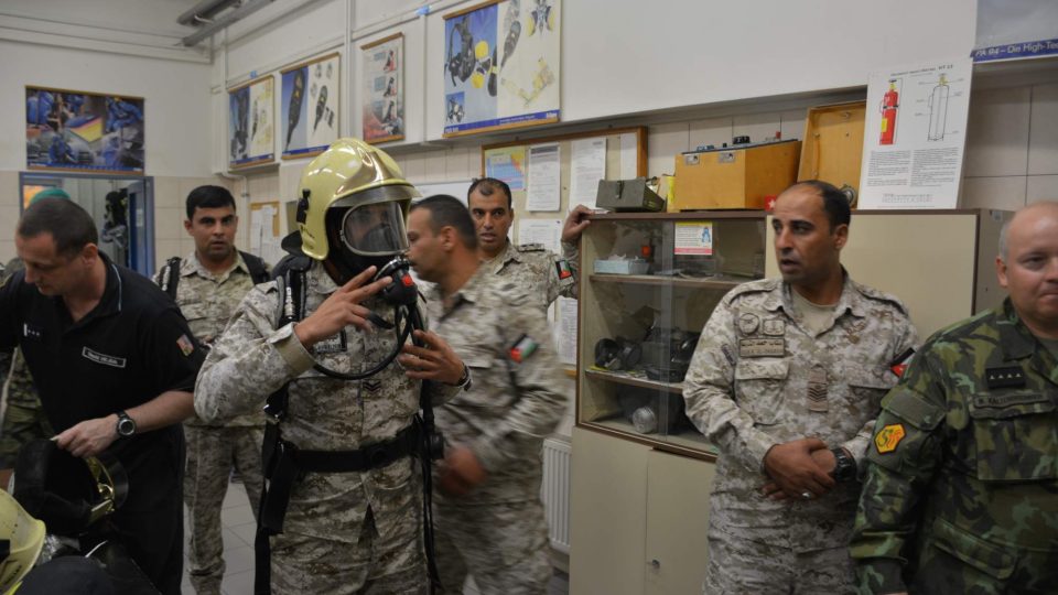 S libereckými chemiky trénují v hasičském polygonu v Jablonci nad Nisou vojáci z Jordánska