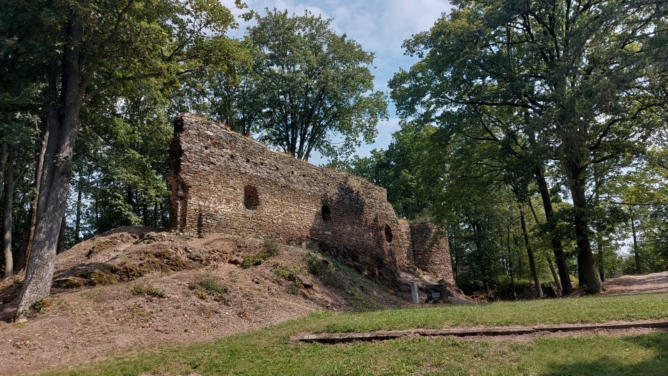 Pozůstatky předhradí Cimburku