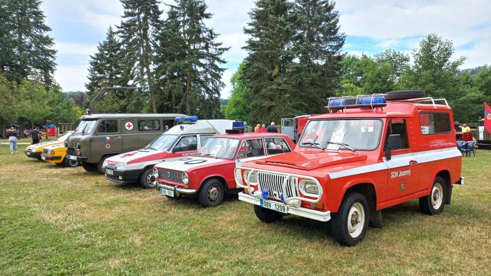 Historické vozy hasičů