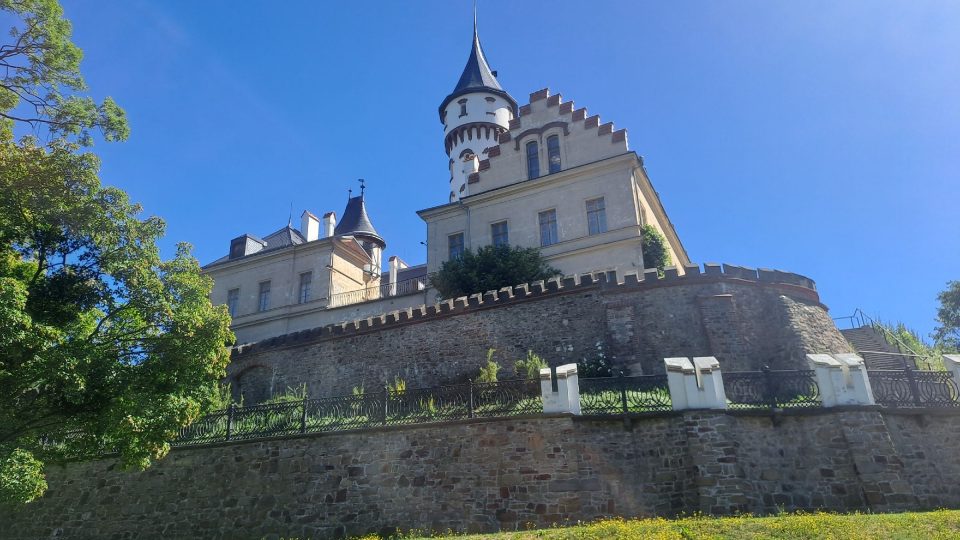Zámek Raduň na Opavsku býval hraběcím venkovským sídlem | foto: Romana Kubicová, Český rozhlas Zámek Raduň na Opavsku býval hraběcím venkovským sídlem
