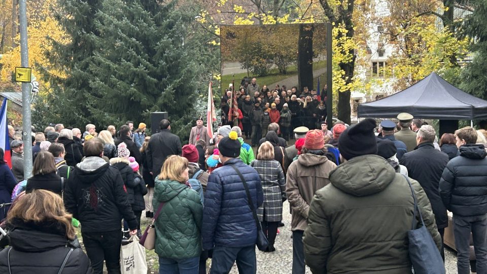 Vzpomínková akce na Sametovou revoluci v Liberci se tradičně konala u Památníku obětem komunismu v parku Paměti národa v Jablonecké ulici