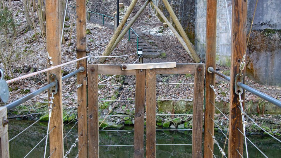Kabina tranbordéru nad vodou - Andělská Hora | foto: Jaroslav Hoření, Český rozhlas Kabina tranbordéru nad vodou - Andělská Hora