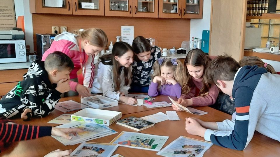 V turnovské učebně češtiny se teď učí ukrajinské děti