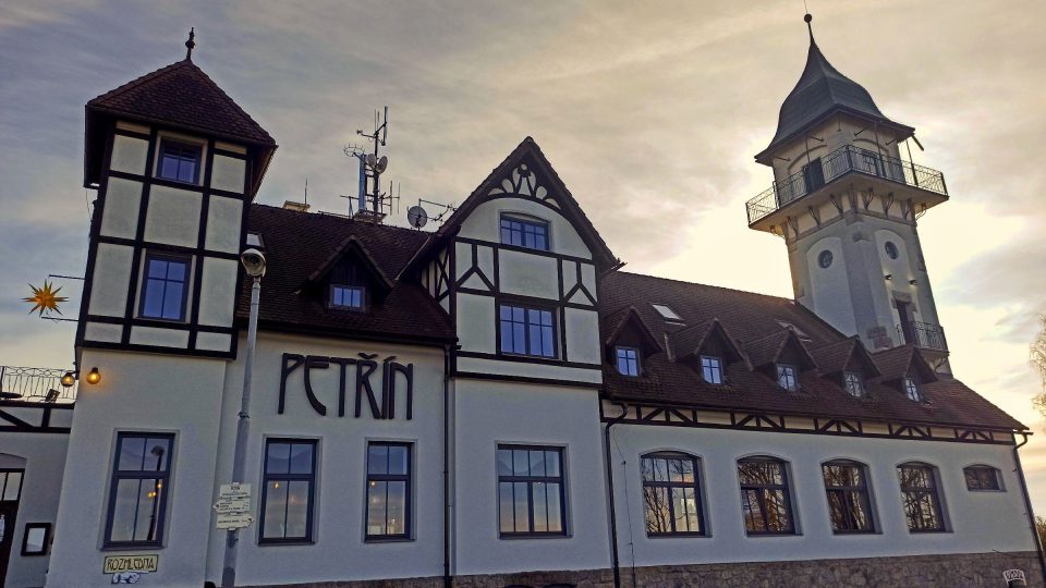 Hotel, restaurace a rozhledna Petřín