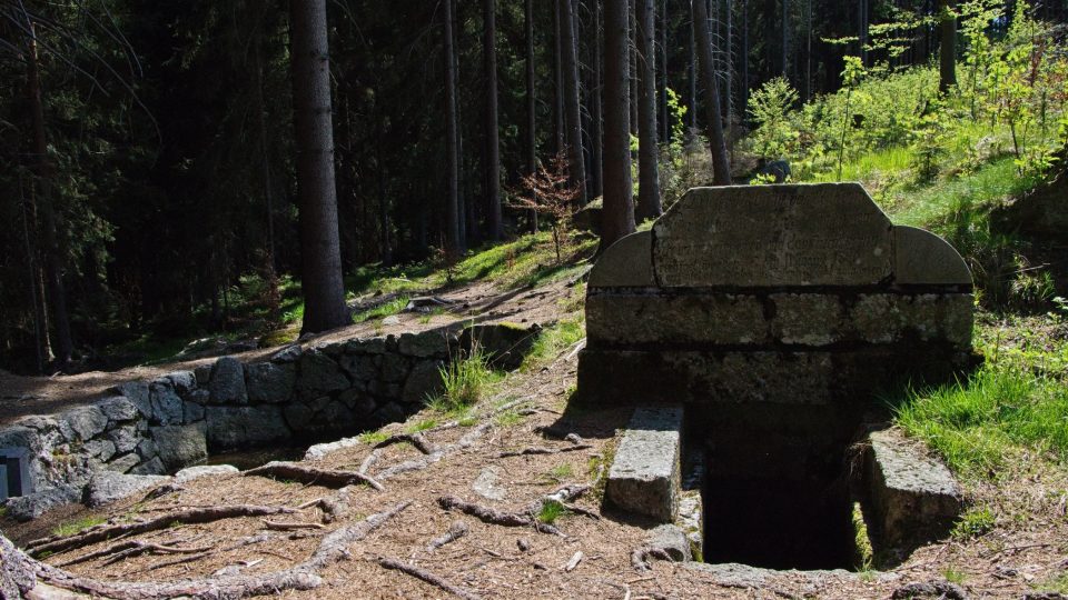 Seibtova studánka na vrchu Slovanka | foto: Jaroslav Hoření, Český rozhlas Seibtova studánka na vrchu Slovanka