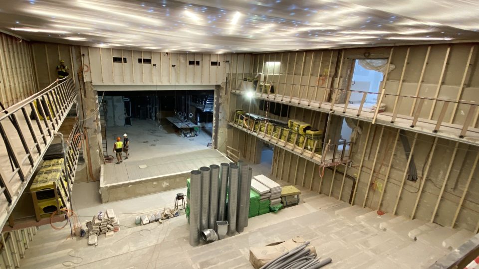 Rekonstrukce Jiráskova divadla v České Lípě - snímek ze srpna 2022