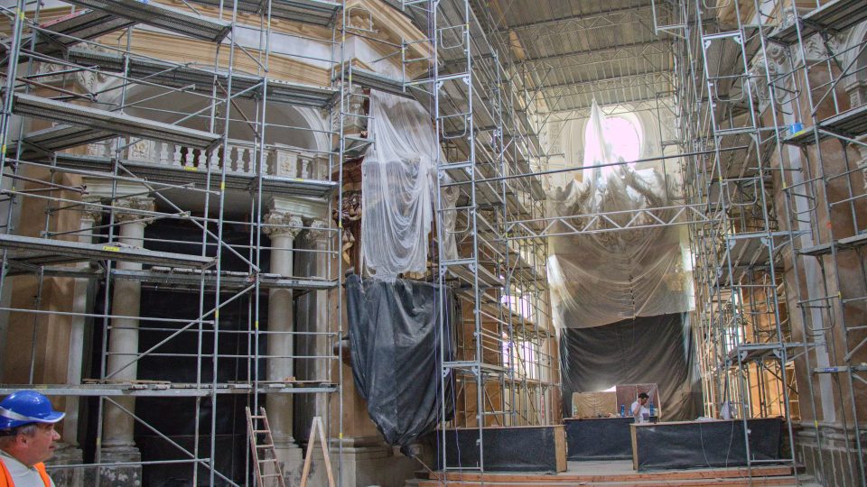 Stavební práce v Bazilice sv. Vavřince a sv. Zdislavy v Jablonném v Podještědí