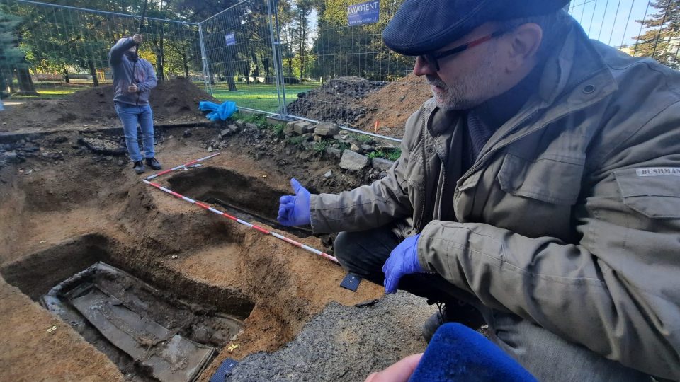 Archeolog Petr Brestovanský popisuje nálezy