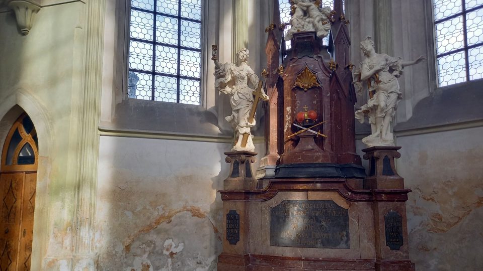 V kostele uvidíte i náhrobek Vladislava I. od Jana Blažeje Santiniho-Aichela