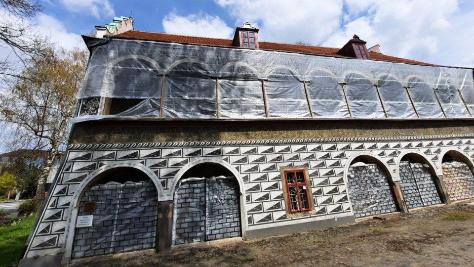 Červený dům v České Lípě je kvůli rekonstrukci uzavřený