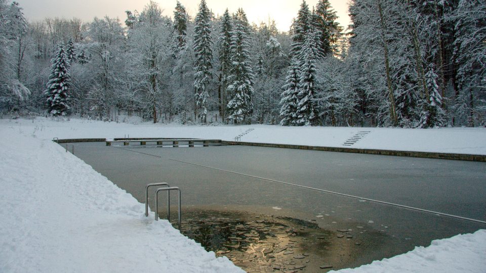 Lesní koupaliště Liberec v zimě