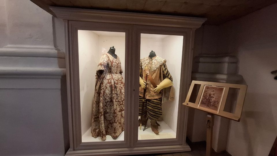 Na zámku se zachovala i velká sbírka původních divadelních kostýmů | foto: Markéta Vejvodová, Český rozhlas Na zámku se zachovala i velká sbírka původních divadelních kostýmů