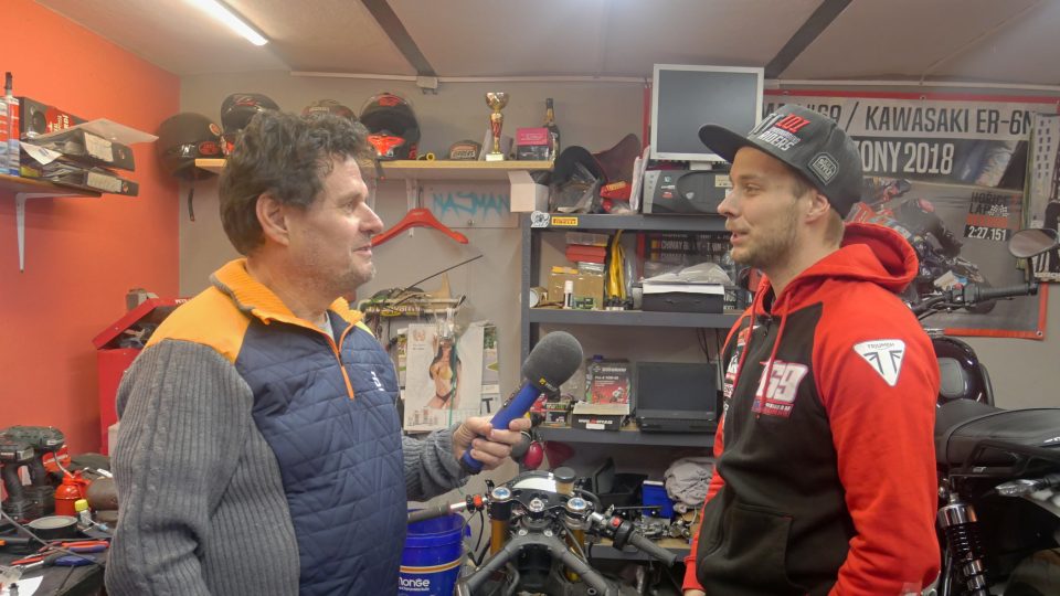 Redaktor Pavel Petr natáčí rozhovor s Petrem Najmanem