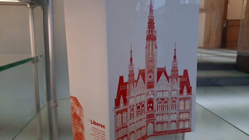 Exponáty z výstavy Terezy Hradilkové v Severočeském muzeu v Liberci