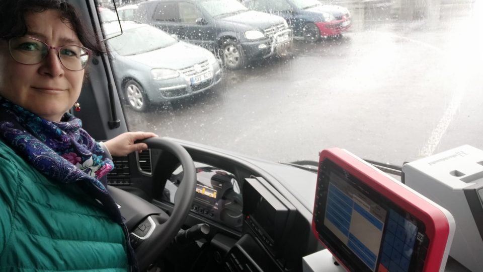 Autobus na hybridní pohon ČSAD Liberec vyzkoušela i redaktorka Jana Pavlíčková