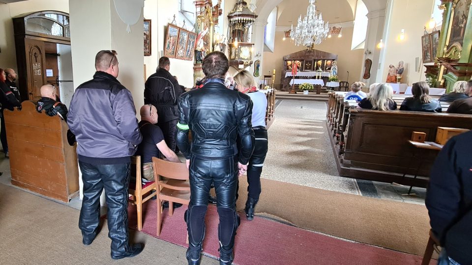 Mše v železnobrodském kostele svatého Jakuba Většího k zahájení motorkářské sezony