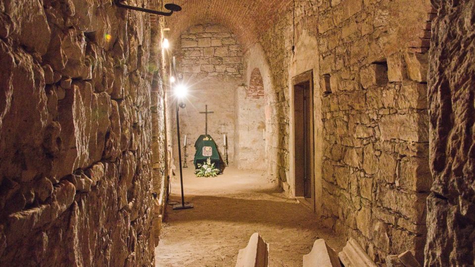 Podzemí baziliky s kryptami