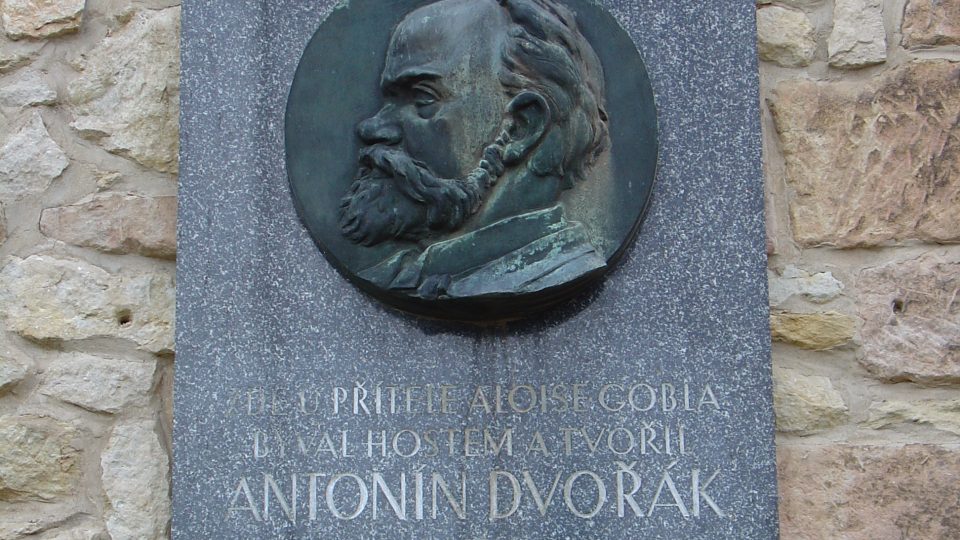 Pamětní deska Antonína Dvořáka na Sychrově