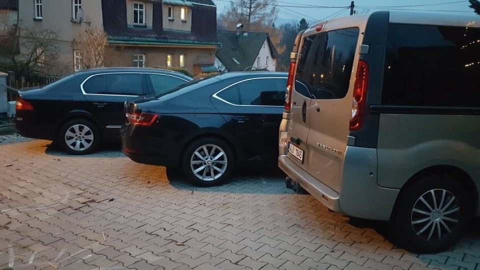 Pan Měsíček míval 3 auta a 2 zaměstnance