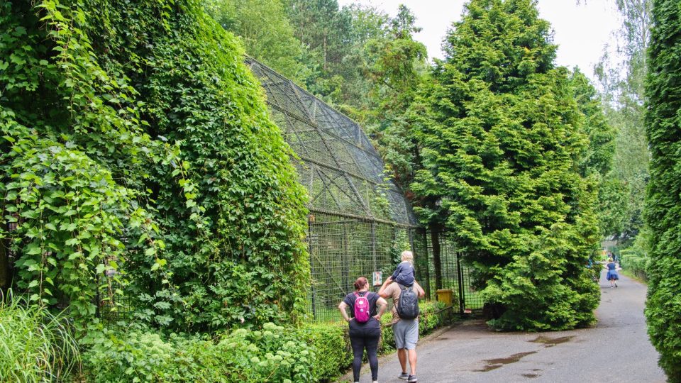 Zoo Liberec - místo, kde v počátcích zahrady býval srub, dnes tam jsou voliéry dravců