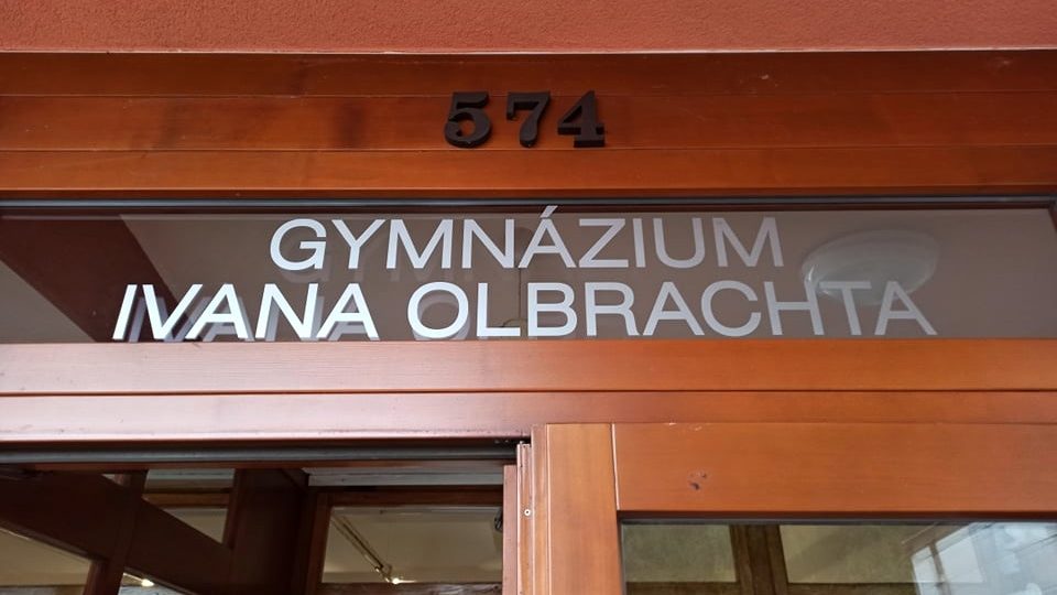 Jméno spisovatele Olbrachta nese v Semilech i tamní gymnázium, základní škola a jedna ulice