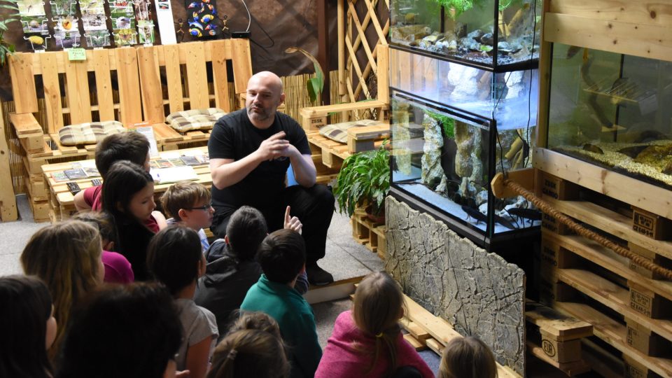 Komentované prohlídky ve Veřejném akváriu využívá i školní mládež 