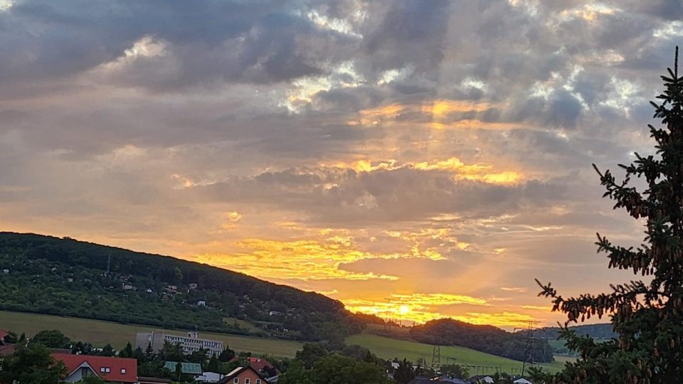 Od Jany Remišové z Litoměřic: Výhled z okna kde sedím pod rádiem, teď je signál dokonalý