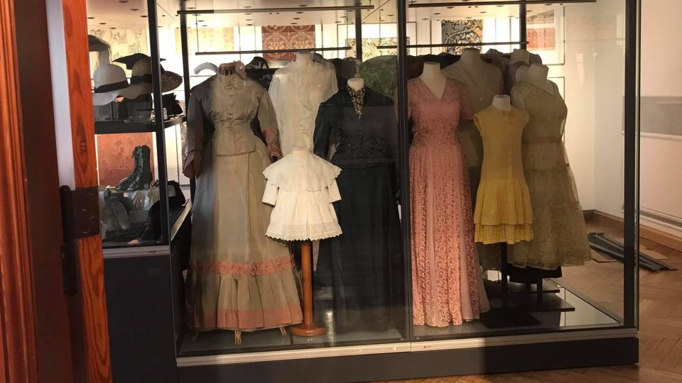 Textilní sbírky Severočeské muzea tvoří víc než 14 tisíc předmětů