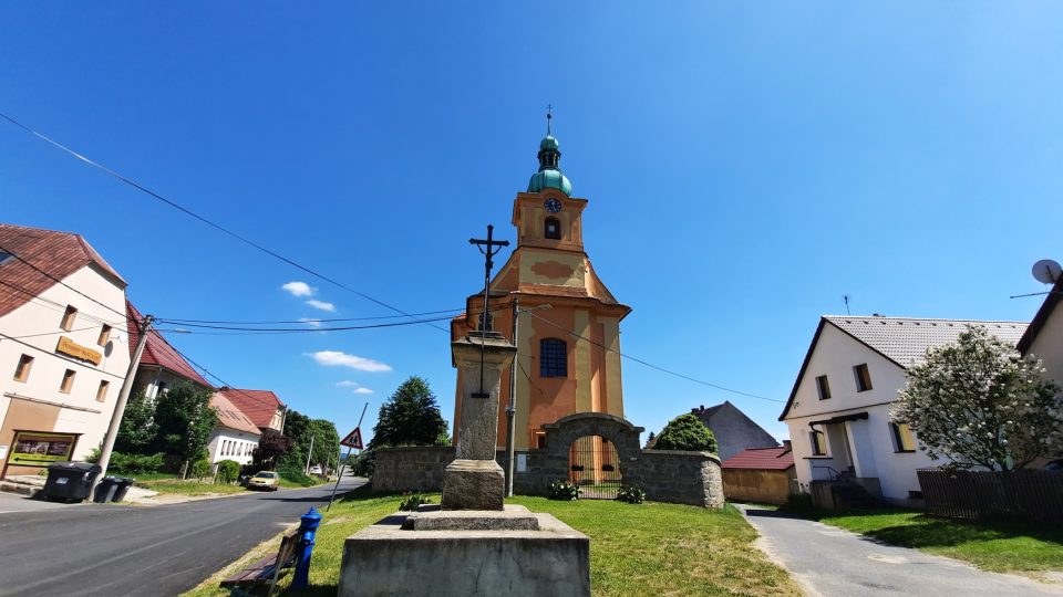 Farní kostel svatého Jakuba Staršího s barokním vybavením
