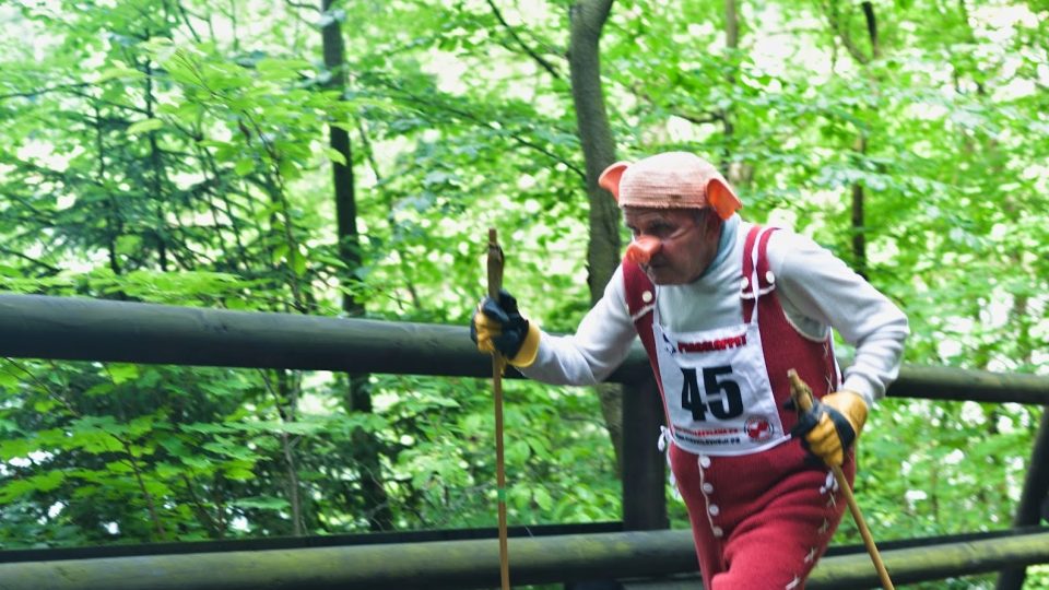 Jablonecký letní běžkařský závod Prasoloppet se běhá kolem přehrady Mšeno