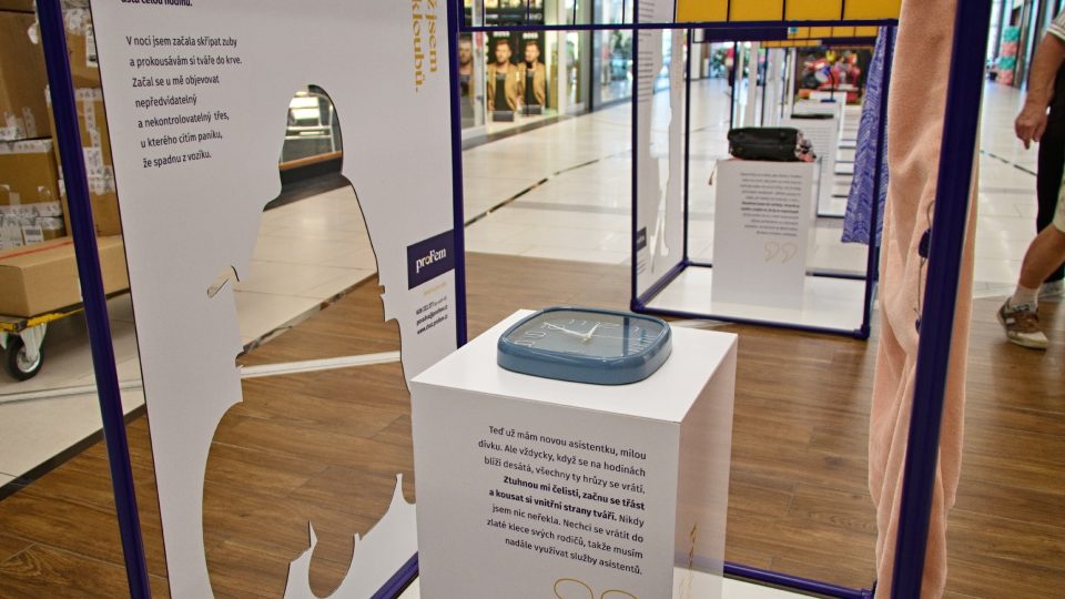 Výstava Obyčejné předměty, neobyčejná bolest přibližuje příběhy obětí sexuálního násilí