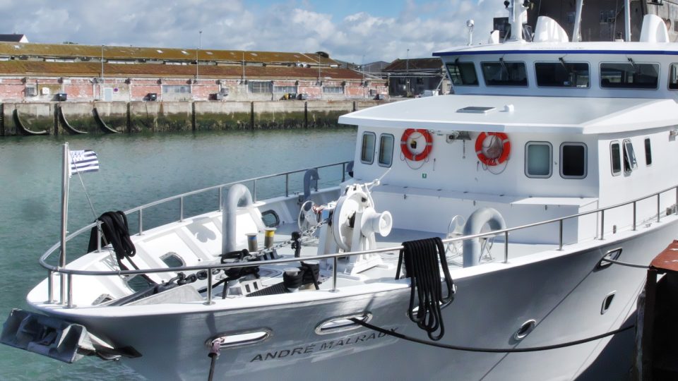 Badatelé na výzkumné lodi André Malraux francouzské organizace Drassm (oddělení podvodního archeologického výzkumu) prezentovali dílčí výsledky z aktuálního magnetometrického a sonarového výzkumu zájmové oblasti v Atlantickém oceánu.