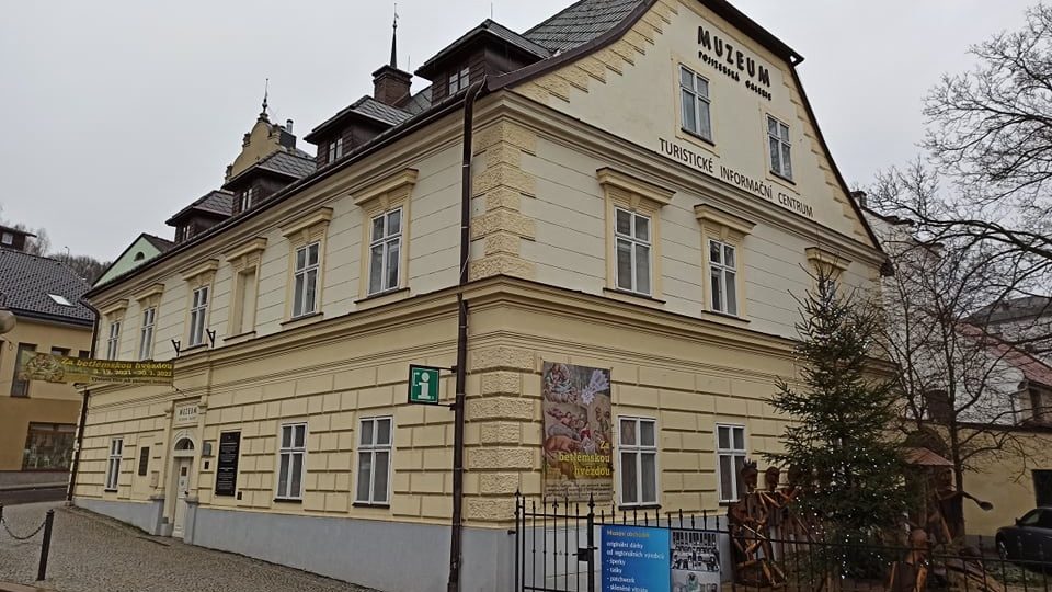 V rodném domě Ivana Olbrachta v Semilech je dnes Muzeum a Pojizerská galerie