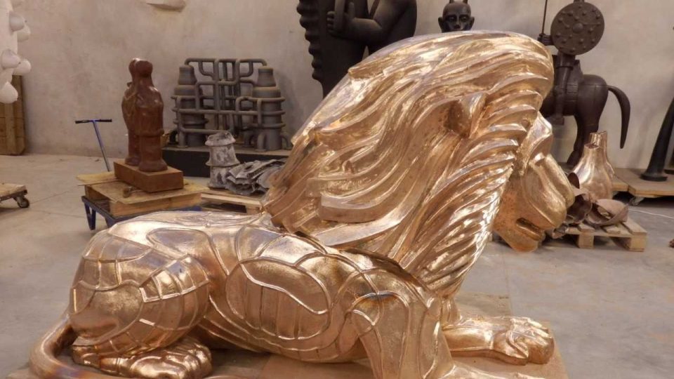 Sochu lva už muzeum vlastní, je 160 centimetrů dlouhá a 1 metr vysoká