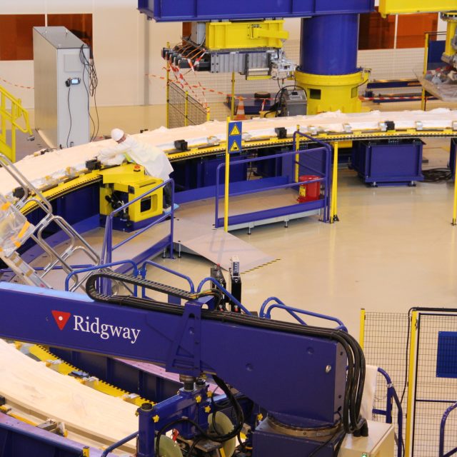 Na návštěvě v největším reaktoru na plazma. V Provence mezi poli s levandulí | foto: Ondřej Cihlář,  Český rozhlas