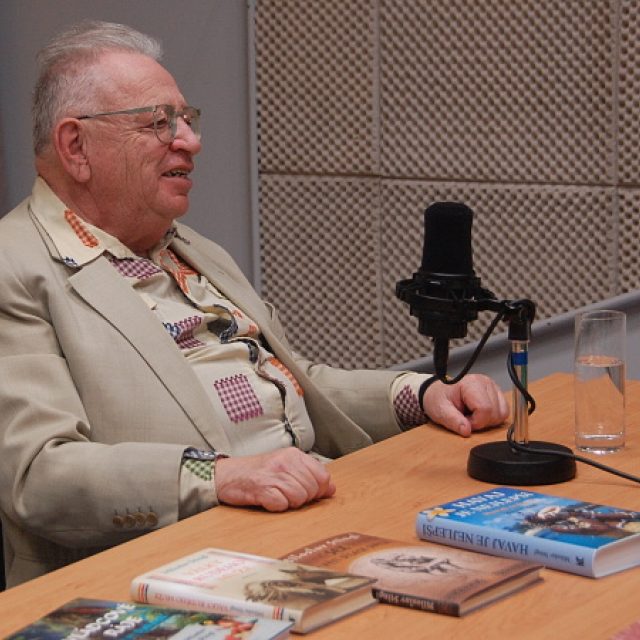 Dr. Miloslav Stingl ve studiu ČRo Leonardo | foto: Hynek Bulíř