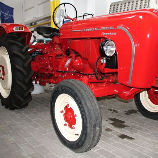 Traktor Porsche | foto: Jaroslav Hoření,  Český rozhlas