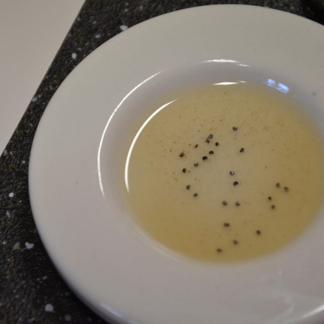 Makový olej lze používat v gastronomii i v kosmetice | foto: Jolana Nováková,  Český rozhlas