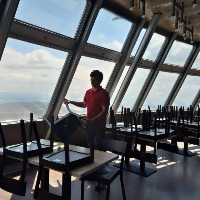 V restauraci na Ještědu se připravují na znovuotevření | foto: Šárka Škapiková,  Český rozhlas