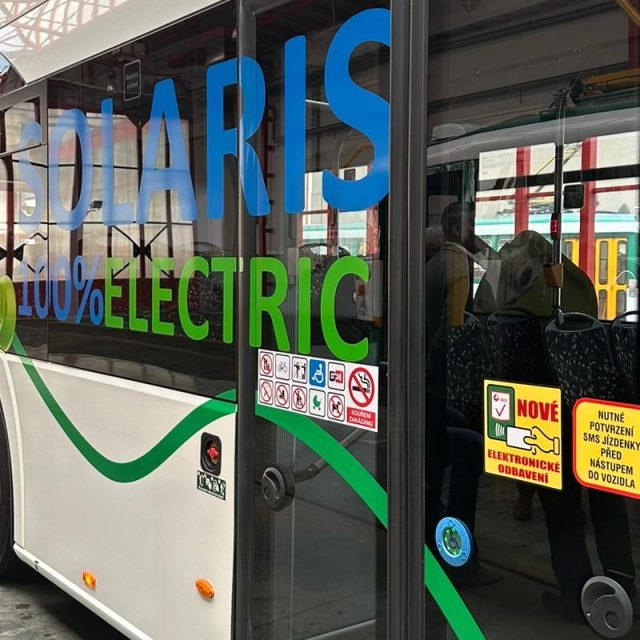 Dopravní podnik měst Liberce a Jablonce nad Nisou provozuje zatím jeden elektrobus | foto: Kateřina Kubíčková,  Český rozhlas