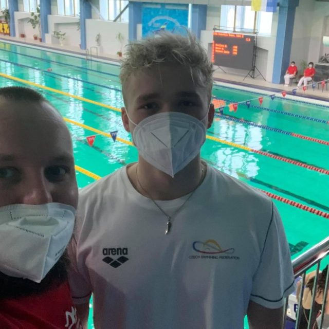 Plavec Jakub Bursa  (vpravo) a jeho trenér Štěpán Matek | foto: archiv Štěpána Matka