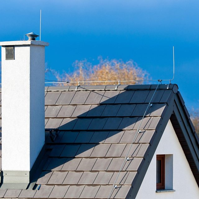 Mít hromosvod nestačí. Důležitá je jeho správná funkce a také revize | foto: Profimedia