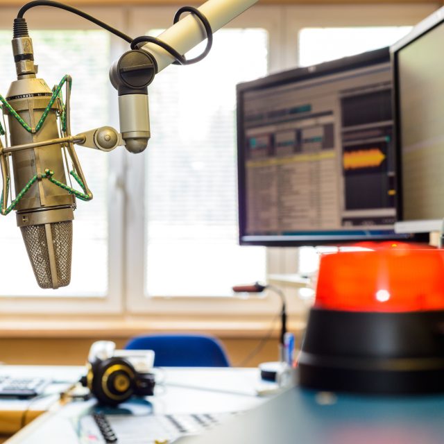 Prezident Petr Pavel s manželkou Evou navštívili Liberecký kraj. Na snímku s hejtmanem Martinem Půtou  (SLK) | foto: David Modrý,  ČTK